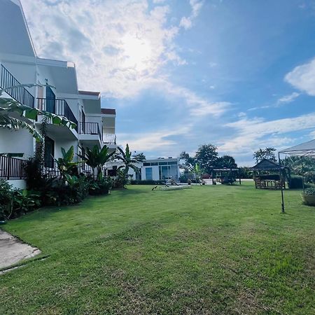 White Seaview Residence Klong Muang pláž Exteriér fotografie