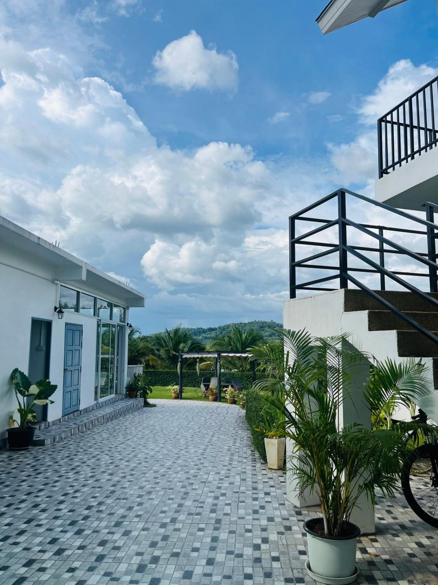 White Seaview Residence Klong Muang pláž Exteriér fotografie